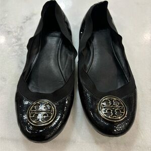 Tory Burch Caroline black patent leather ballet flat with a gold logo detail